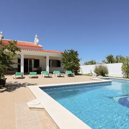 Monte Bixo - Free Wifi . Swimmning Pool - By Bedzy Villa *