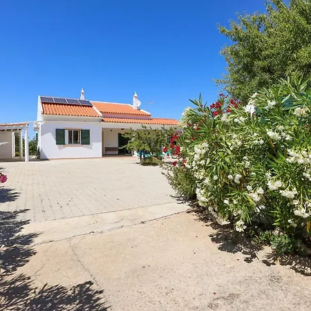 Monte Bixo - Free Wifi . Swimmning Pool - By Bedzy Assumadas