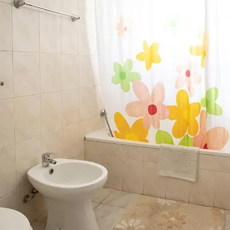 Villa Monte Bixo - Free Wifi . Swimmning Pool - By Bedzy *