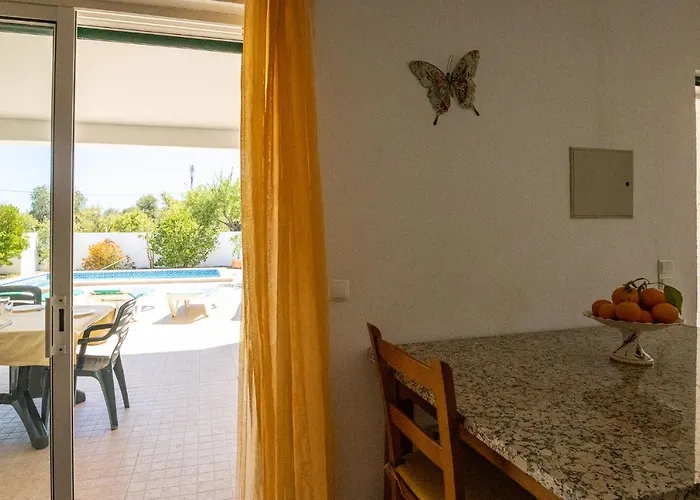 Monte Bixo - Free Wifi . Swimmning Pool - By Bedzy *