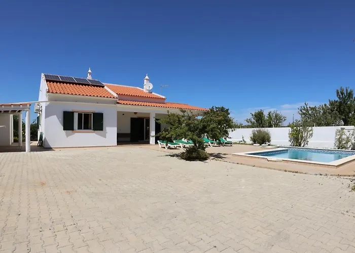 Monte Bixo - Free Wifi . Swimmning Pool - By Bedzy