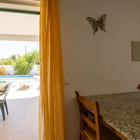 Monte Bixo - Free Wifi . Swimmning Pool - By Bedzy *